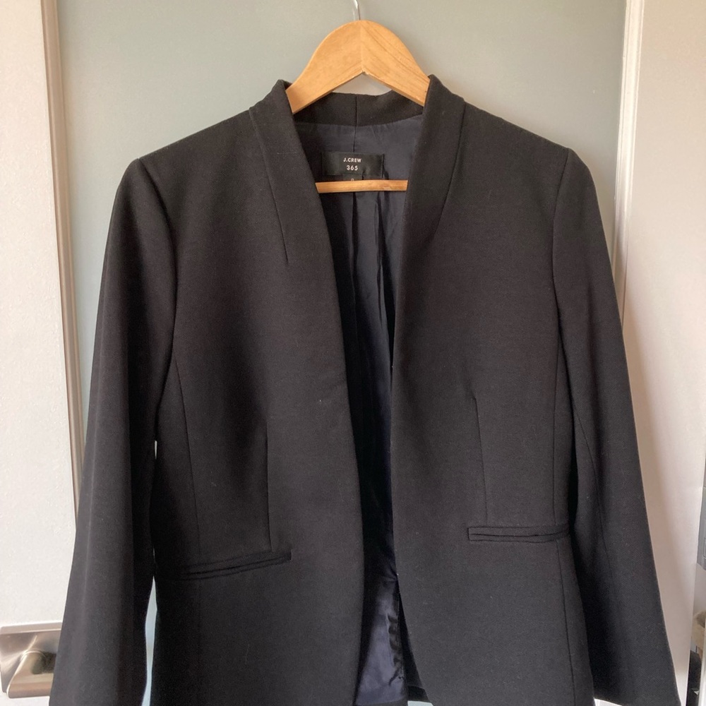 Chic collar-less JCrew 365 black blazer size 8 (fits more like a 6)